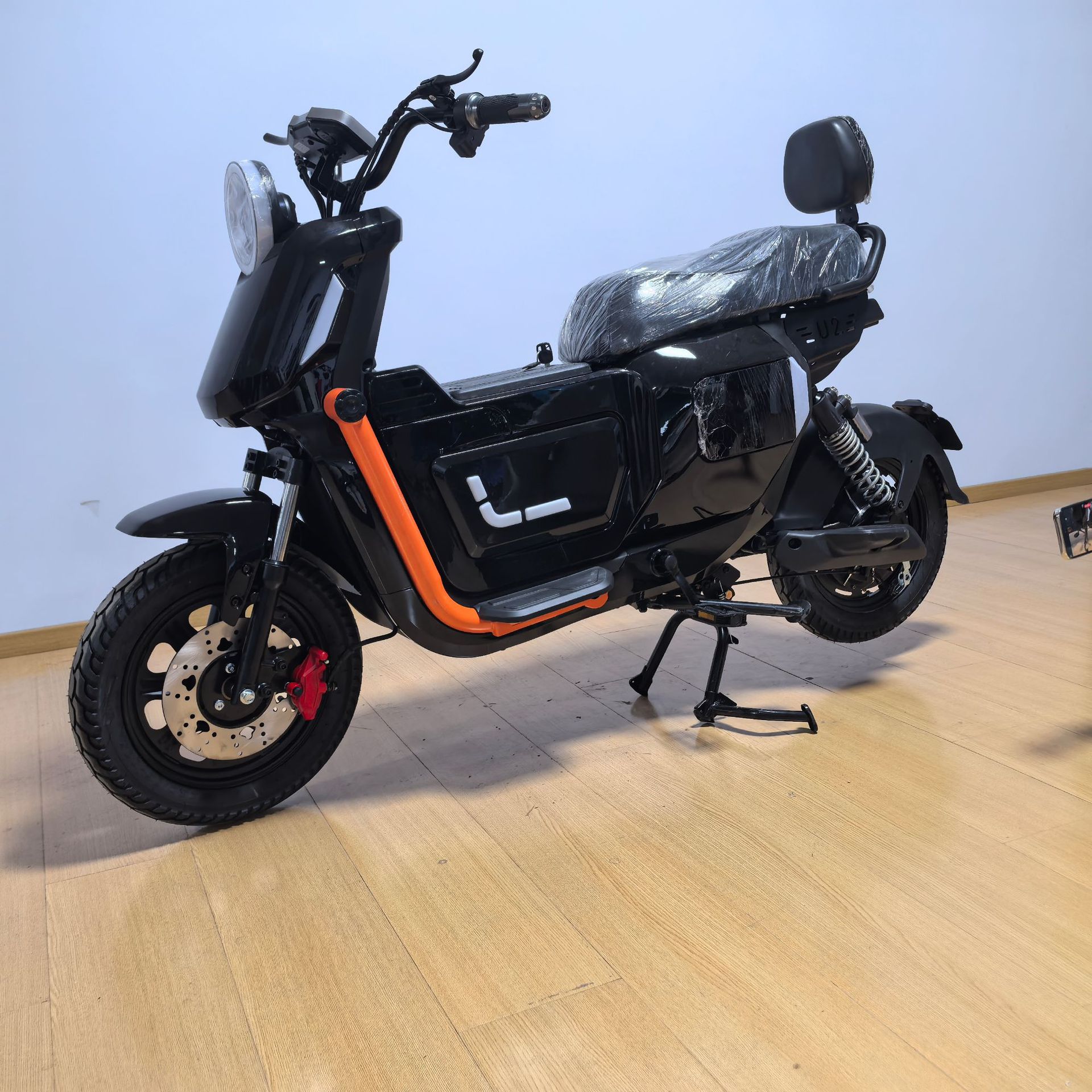 WWT EEC 2000W ブラシレスリチウムバッテリー搭載 - Brake Disc Motorcycle のレビューと価格